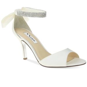 Nina Vinnie Heel size 9.